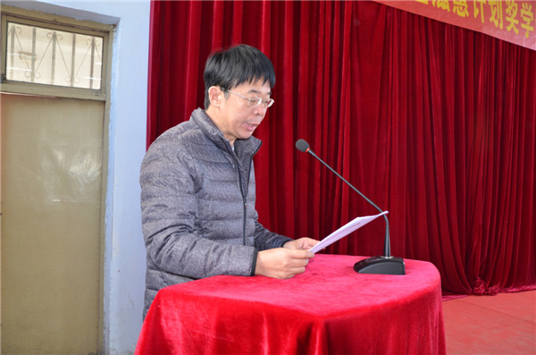 校长高征对受助学生提出殷切的希望