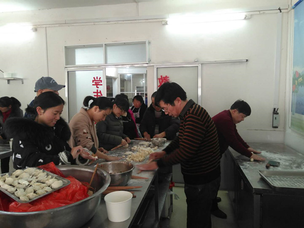 男女老师齐上阵